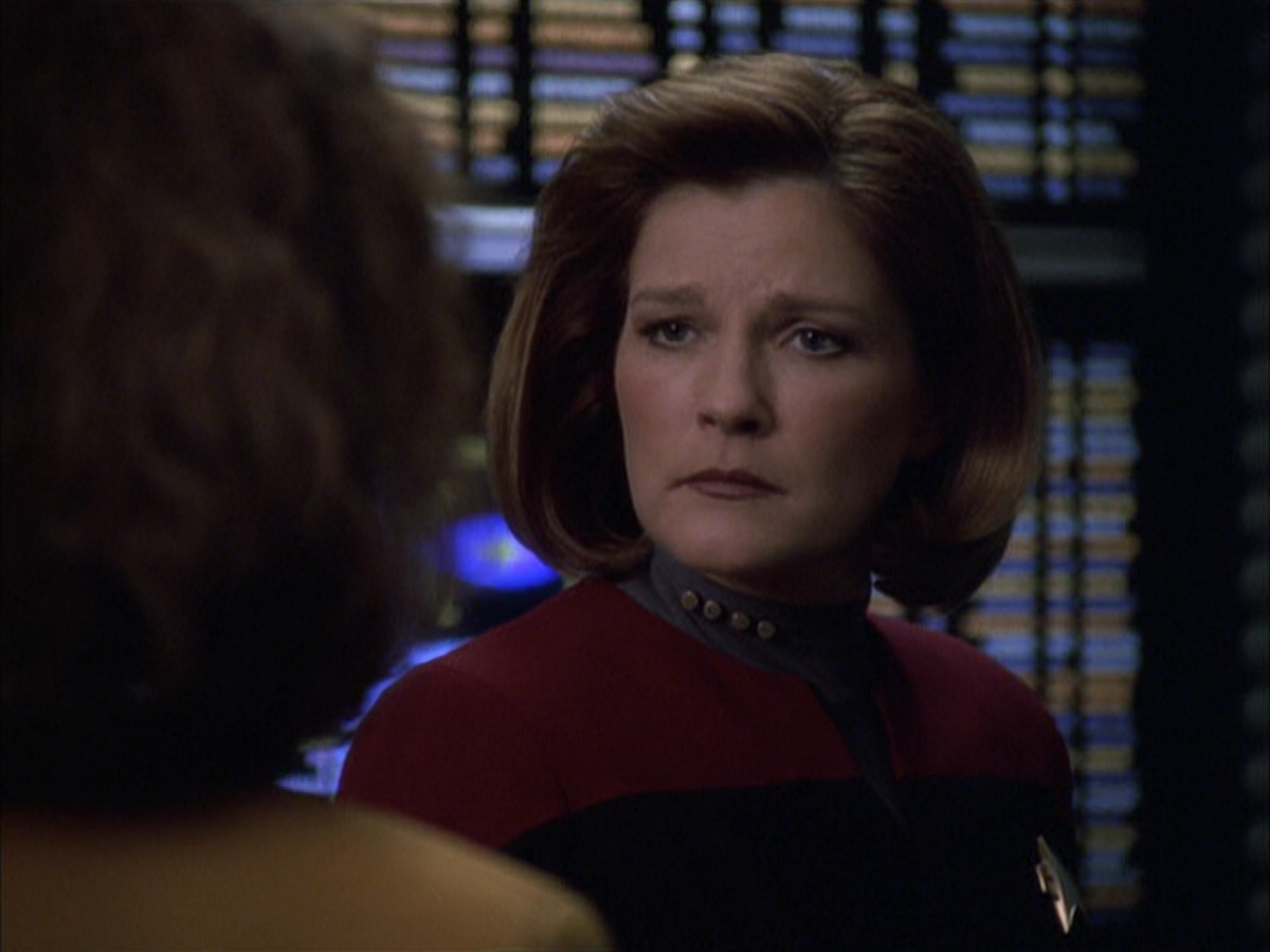 extant_StarTrek_VOY_6x03-BargeOfTheDead_02324.jpg