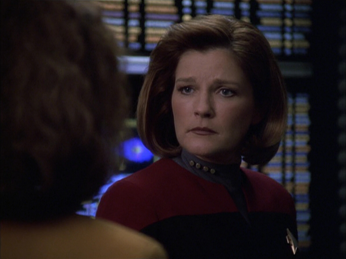 extant_StarTrek_VOY_6x03-BargeOfTheDead_02325.jpg