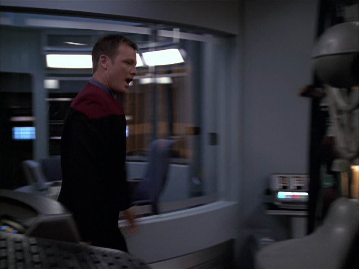 extant_StarTrek_VOY_6x03-BargeOfTheDead_02328.jpg