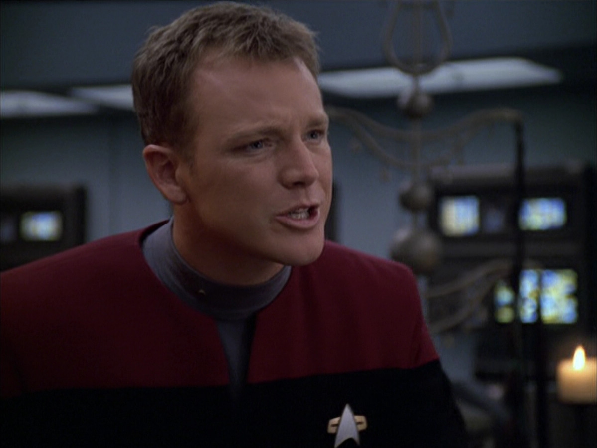 extant_StarTrek_VOY_6x03-BargeOfTheDead_02350.jpg