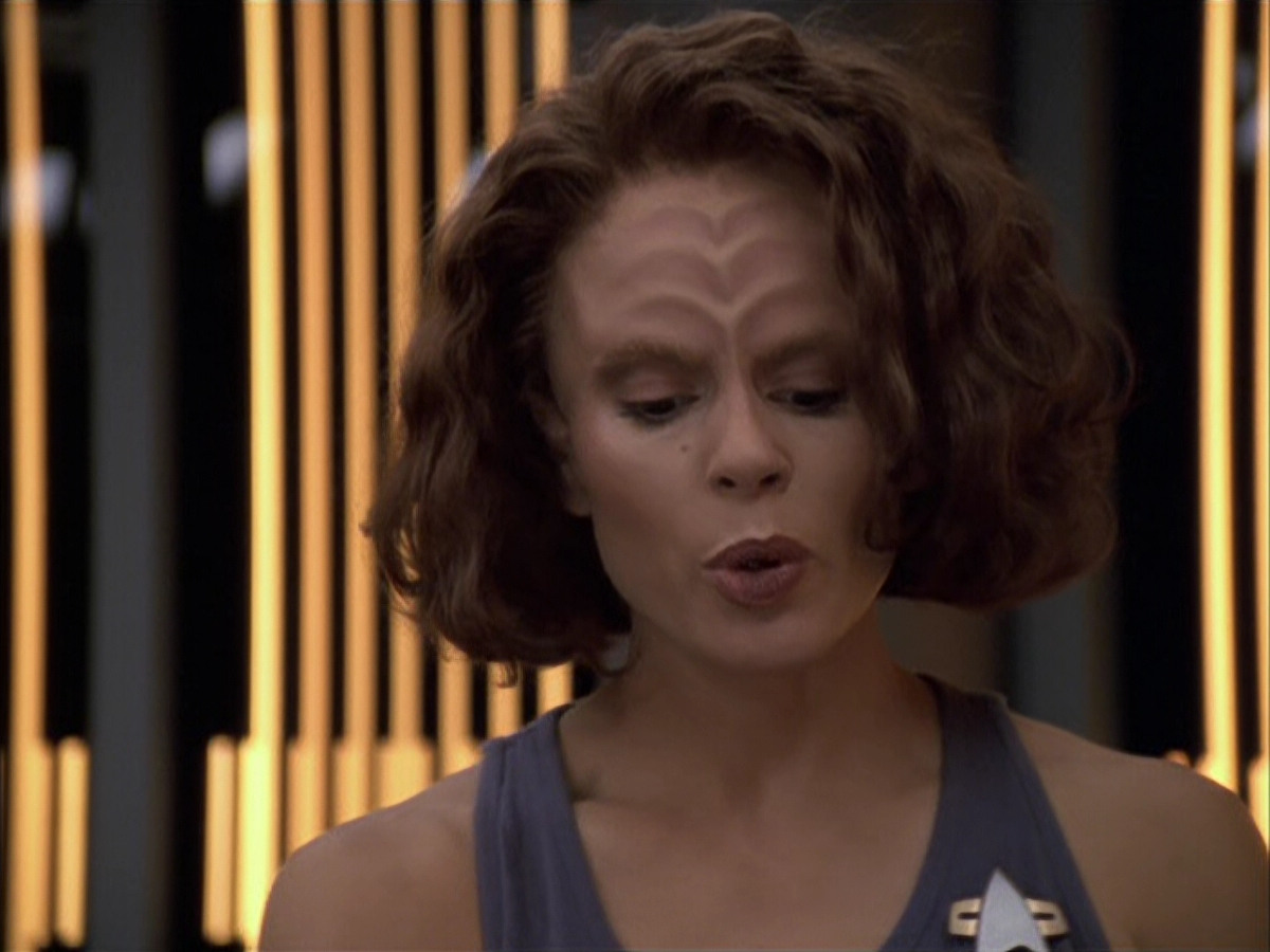 extant_StarTrek_VOY_6x03-BargeOfTheDead_02351.jpg