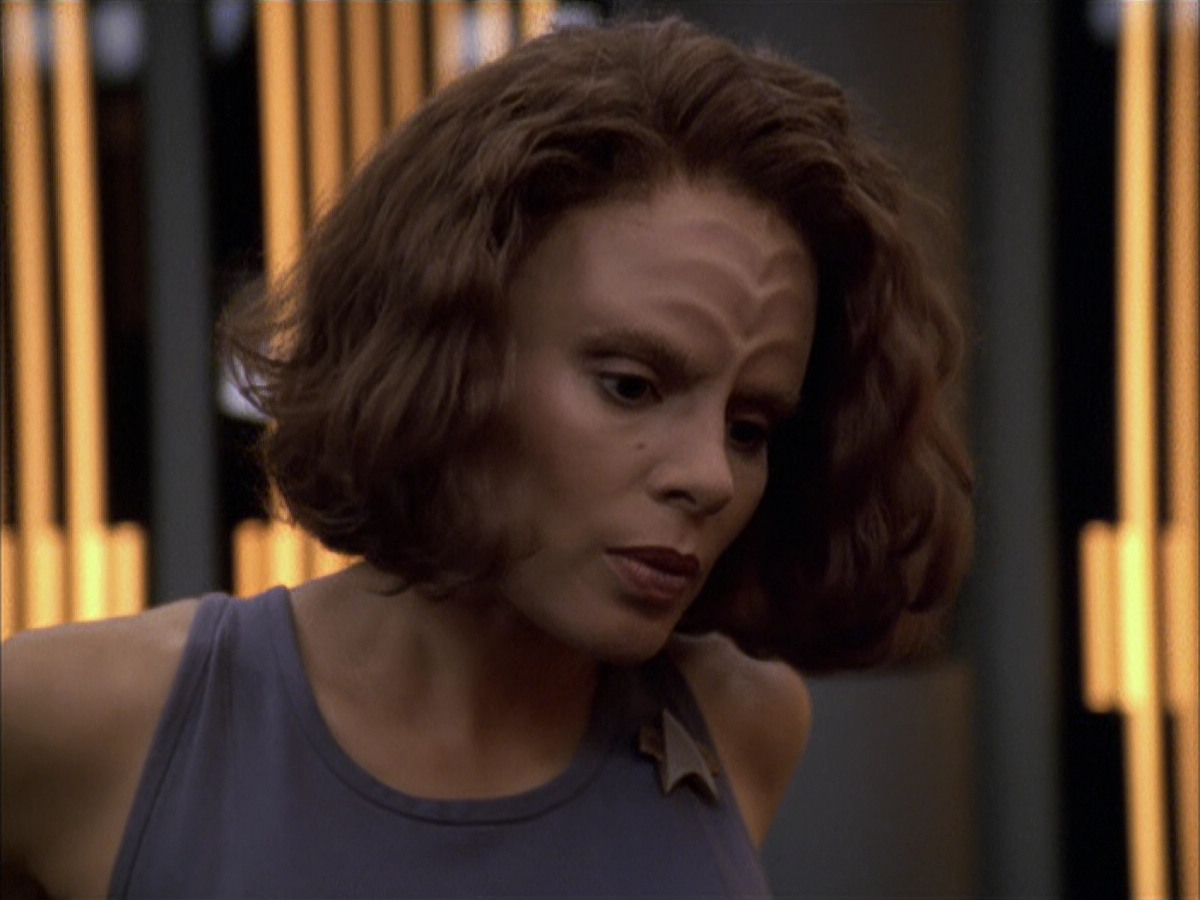 extant_StarTrek_VOY_6x03-BargeOfTheDead_02355.jpg