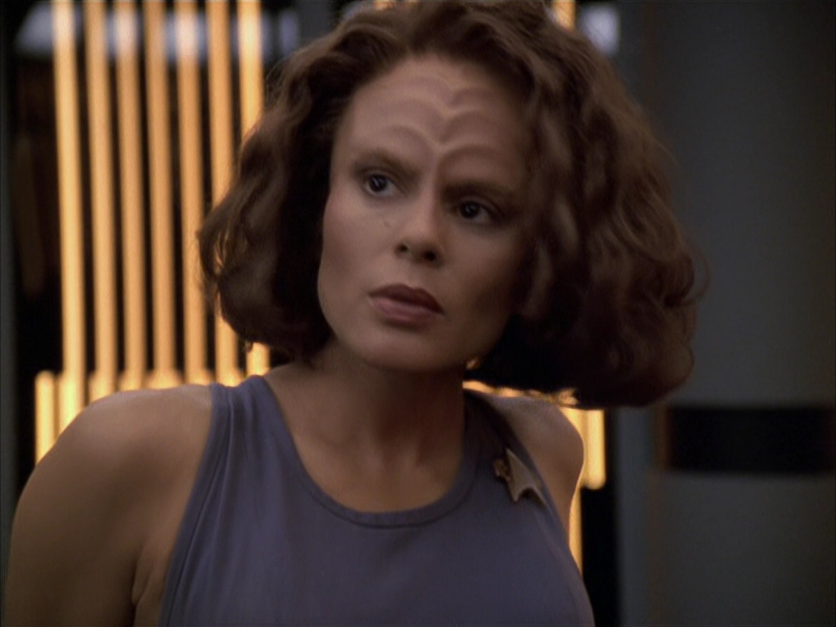 extant_StarTrek_VOY_6x03-BargeOfTheDead_02357.jpg