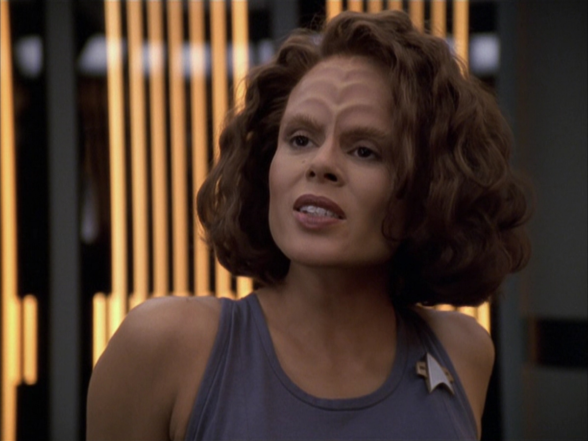 extant_StarTrek_VOY_6x03-BargeOfTheDead_02363.jpg
