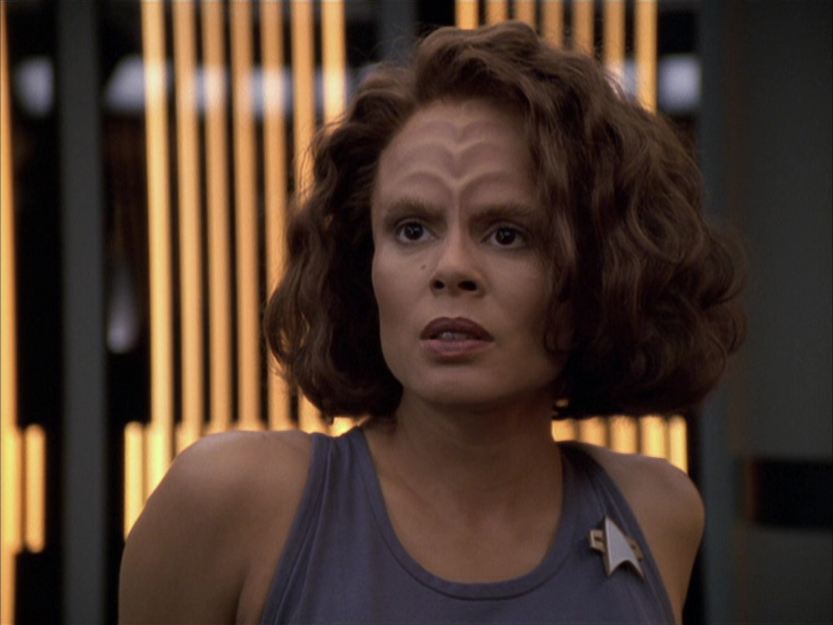 extant_StarTrek_VOY_6x03-BargeOfTheDead_02371.jpg