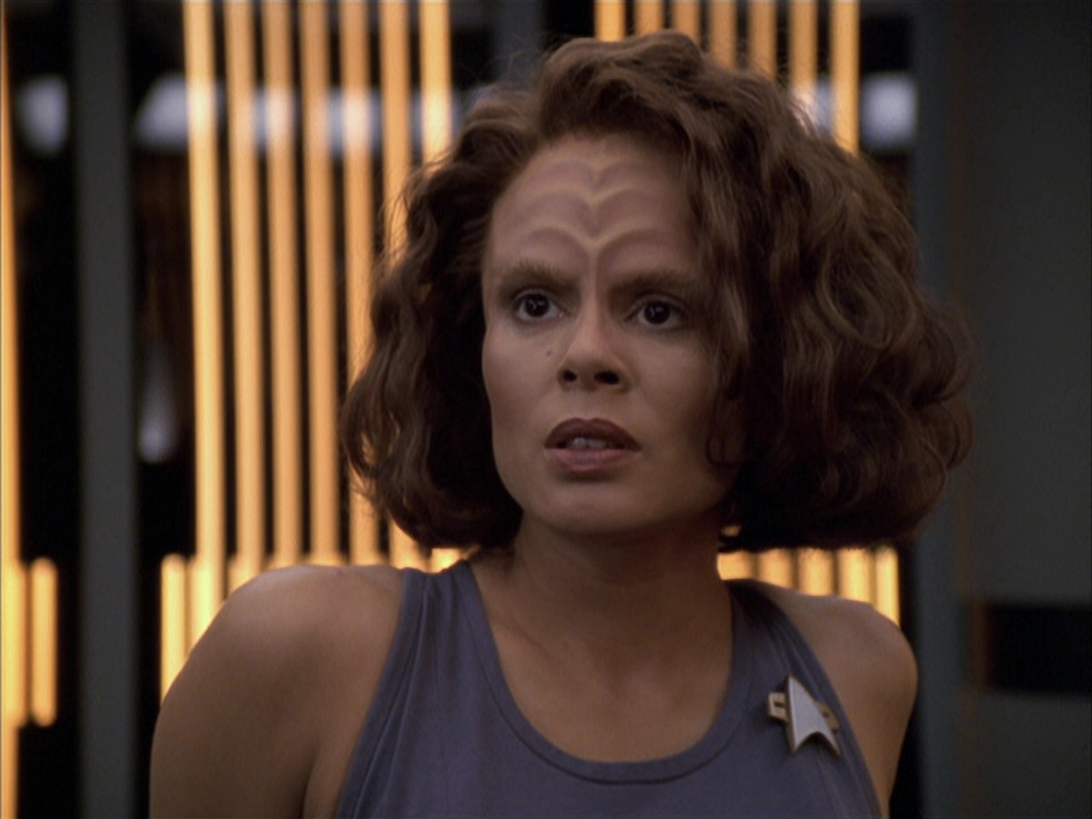 extant_StarTrek_VOY_6x03-BargeOfTheDead_02372.jpg