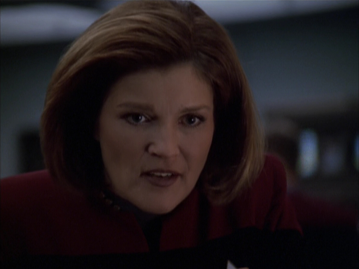 extant_StarTrek_VOY_6x03-BargeOfTheDead_02417.jpg