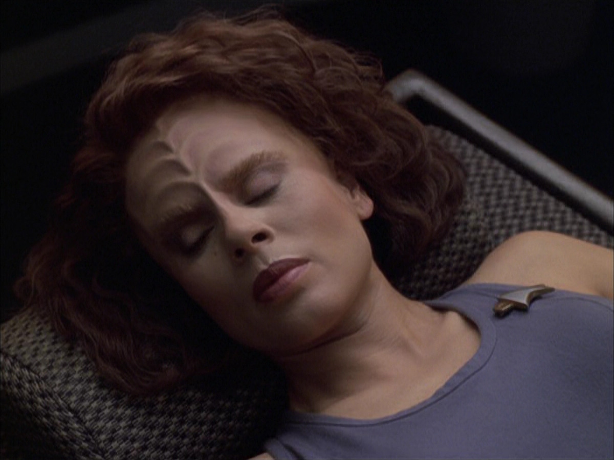 extant_StarTrek_VOY_6x03-BargeOfTheDead_02426.jpg
