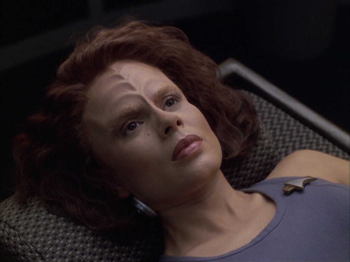 extant_StarTrek_VOY_6x03-BargeOfTheDead_02459.jpg