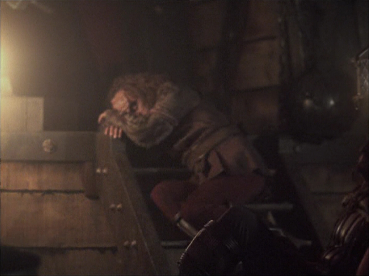 extant_StarTrek_VOY_6x03-BargeOfTheDead_02536.jpg