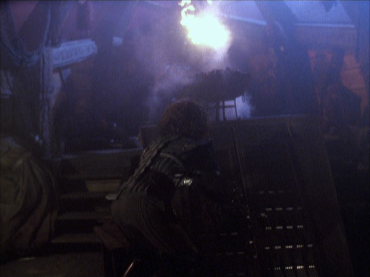 extant_StarTrek_VOY_6x03-BargeOfTheDead_02574.jpg