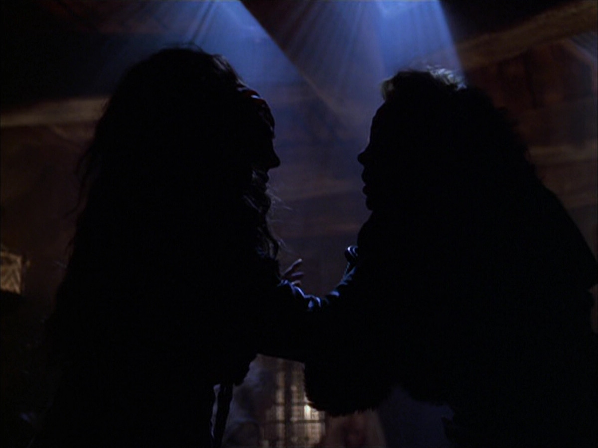 extant_StarTrek_VOY_6x03-BargeOfTheDead_02639.jpg