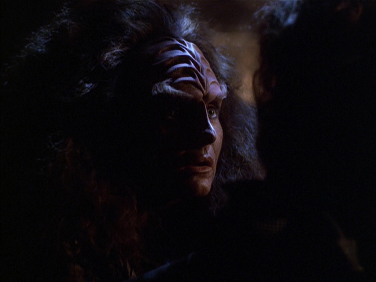extant_StarTrek_VOY_6x03-BargeOfTheDead_02644.jpg