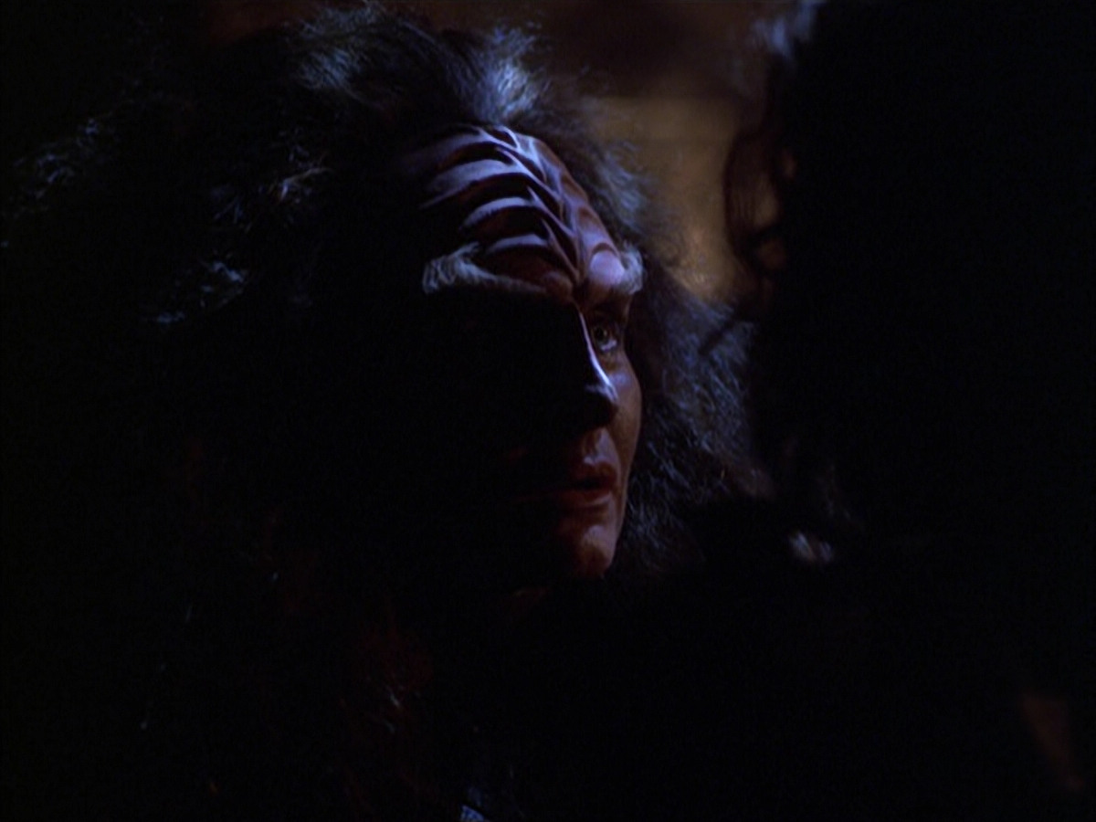 extant_StarTrek_VOY_6x03-BargeOfTheDead_02650.jpg