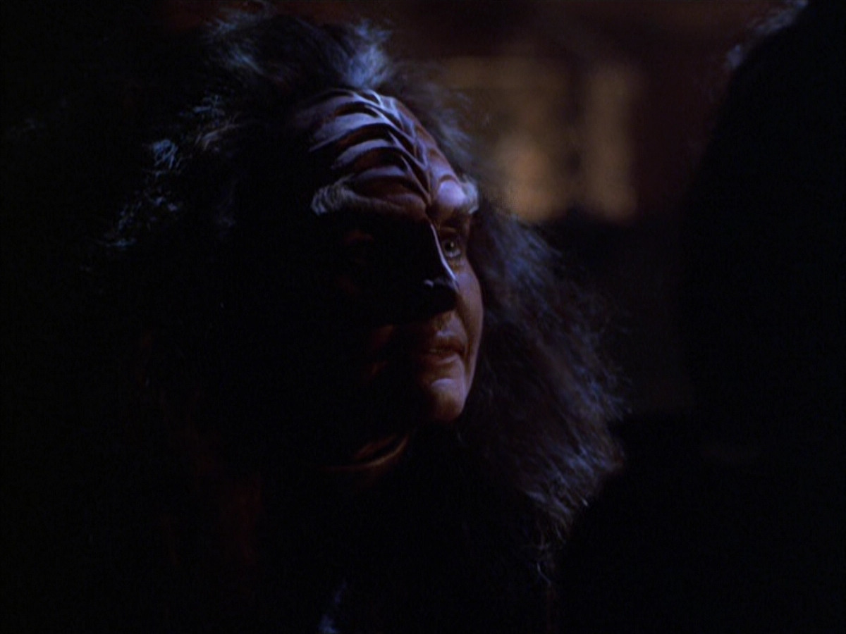 extant_StarTrek_VOY_6x03-BargeOfTheDead_02689.jpg