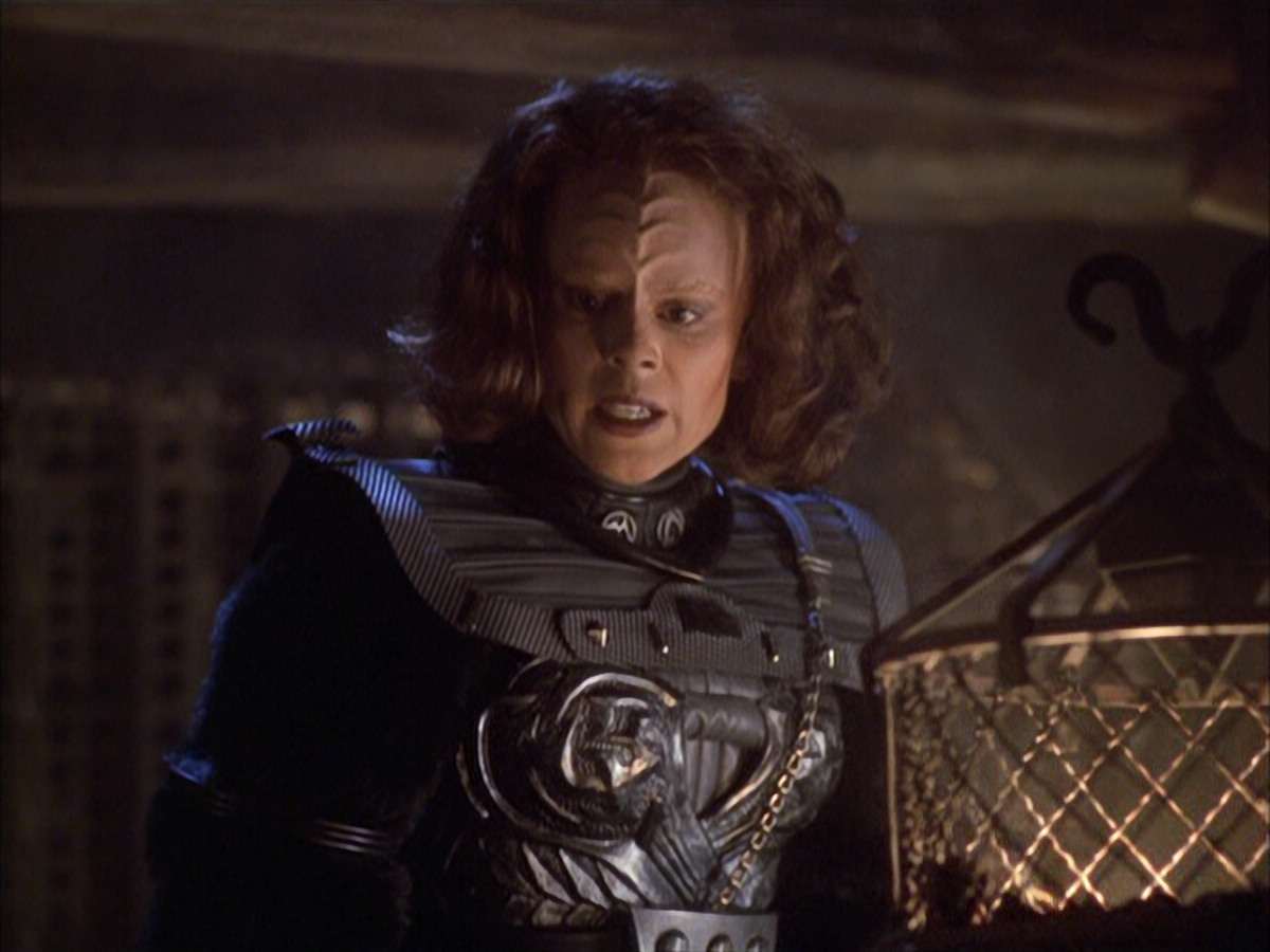 extant_StarTrek_VOY_6x03-BargeOfTheDead_02711.jpg