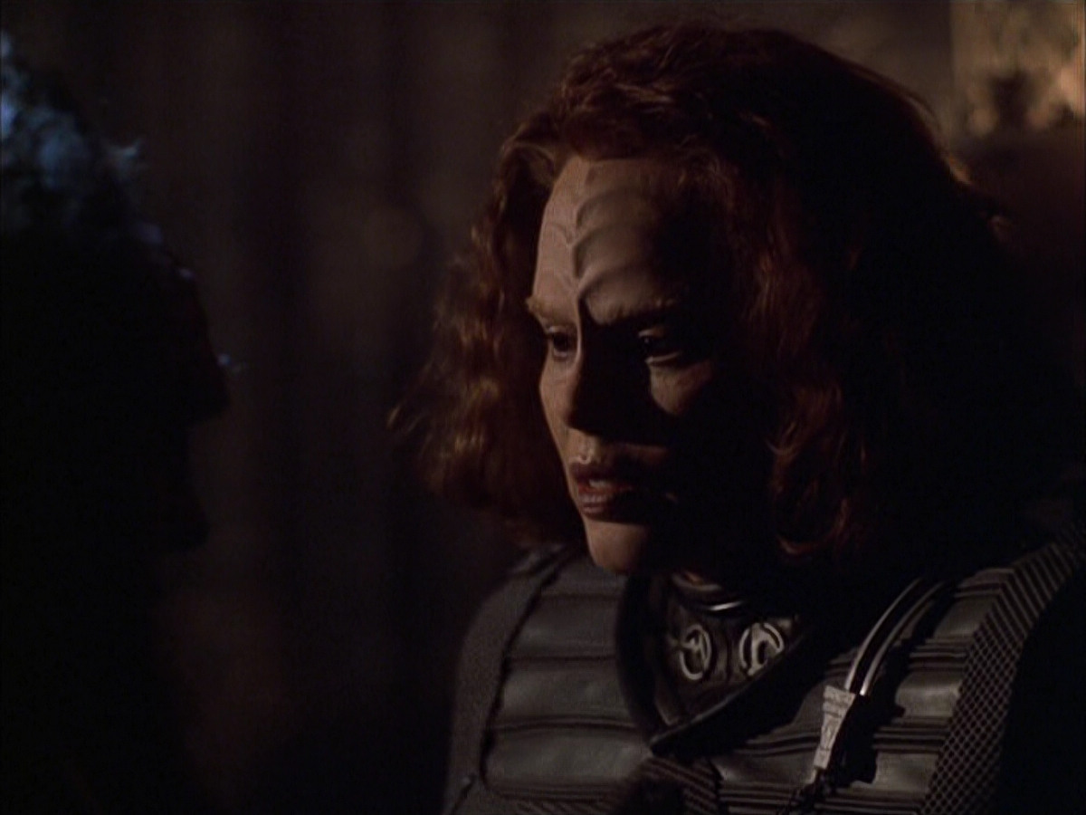 extant_StarTrek_VOY_6x03-BargeOfTheDead_02726.jpg