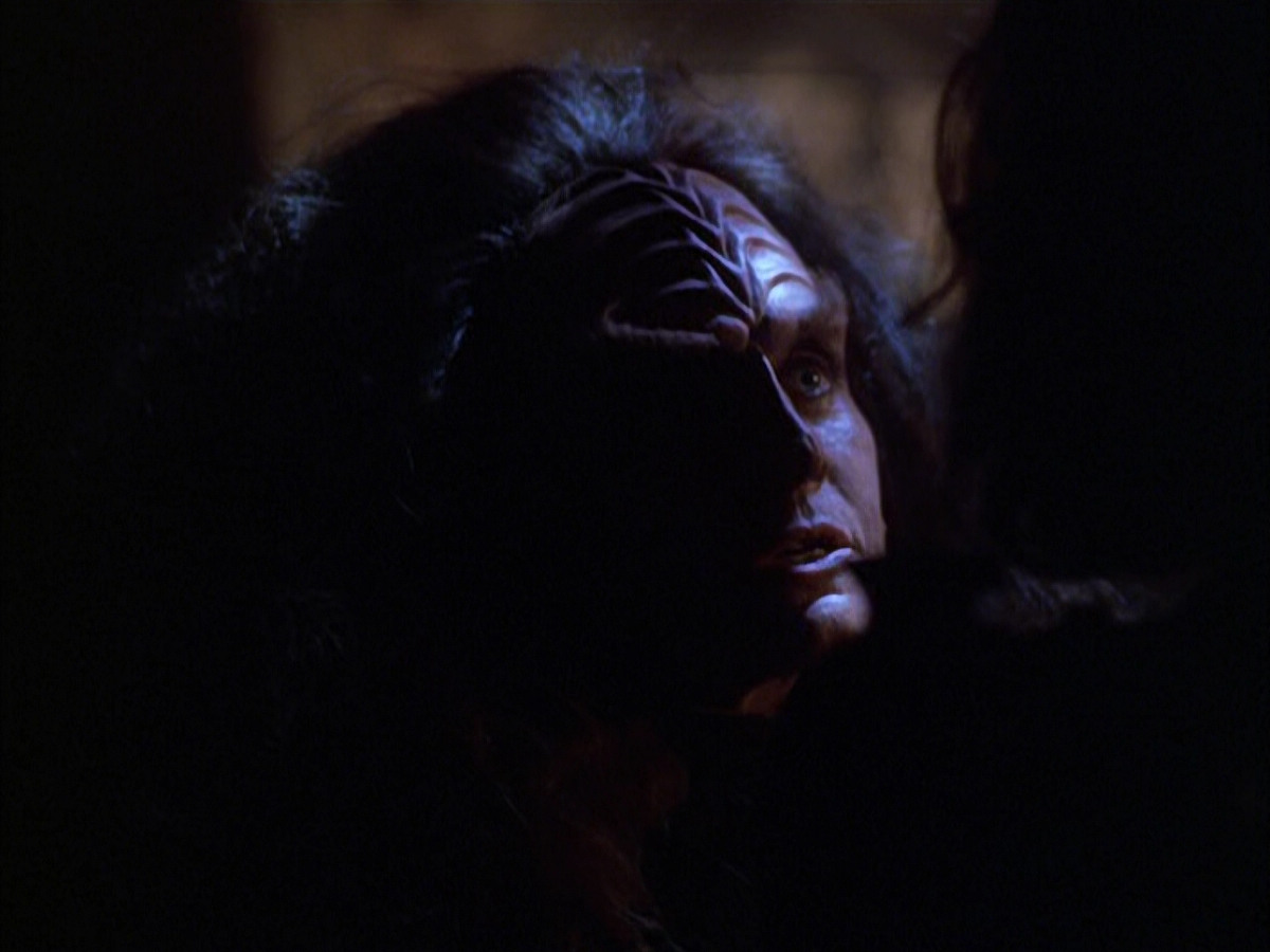 extant_StarTrek_VOY_6x03-BargeOfTheDead_02733.jpg