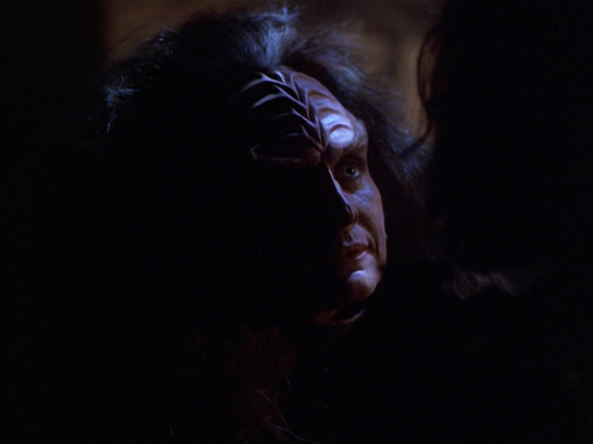 extant_StarTrek_VOY_6x03-BargeOfTheDead_02738.jpg