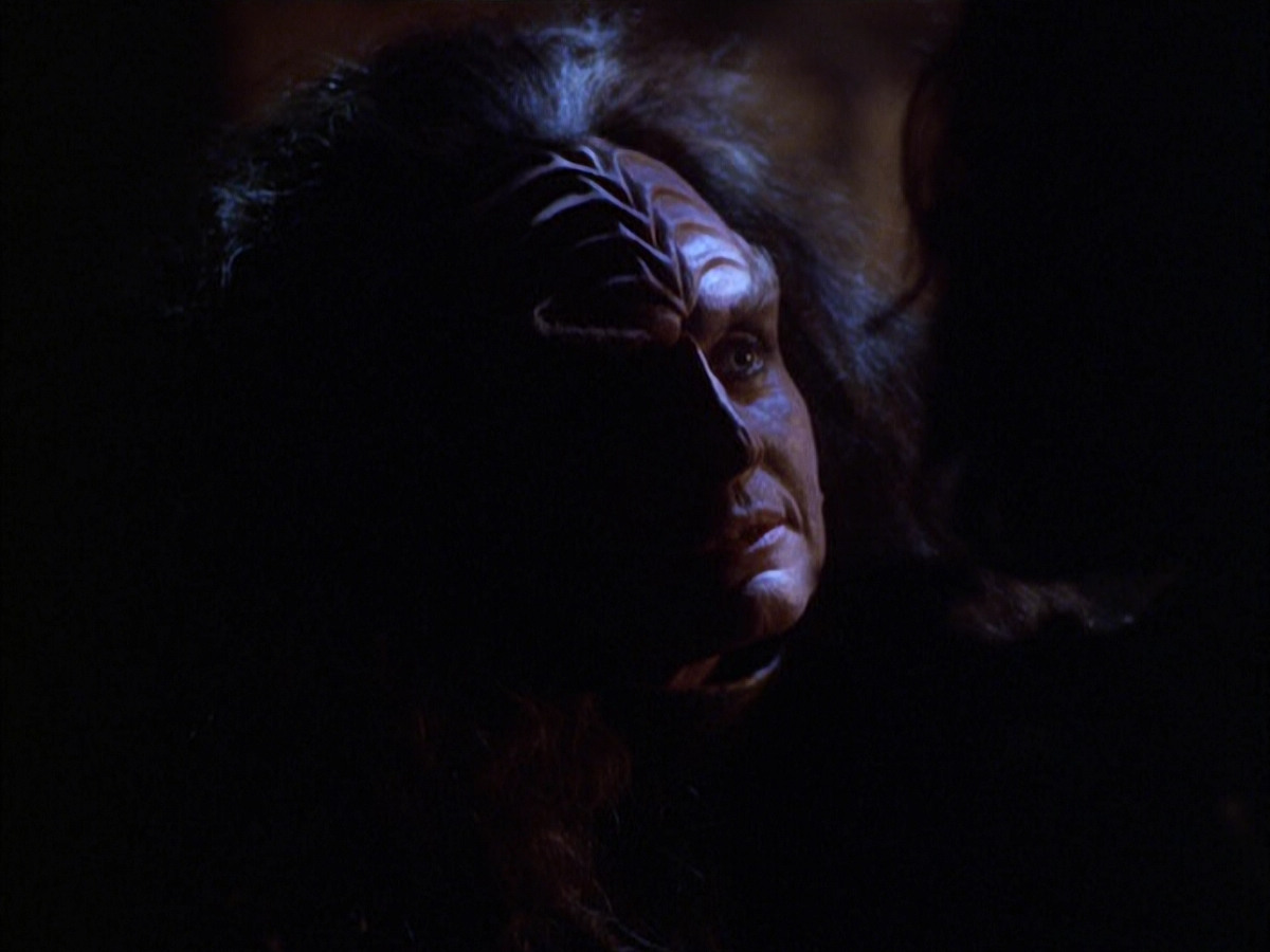 extant_StarTrek_VOY_6x03-BargeOfTheDead_02739.jpg