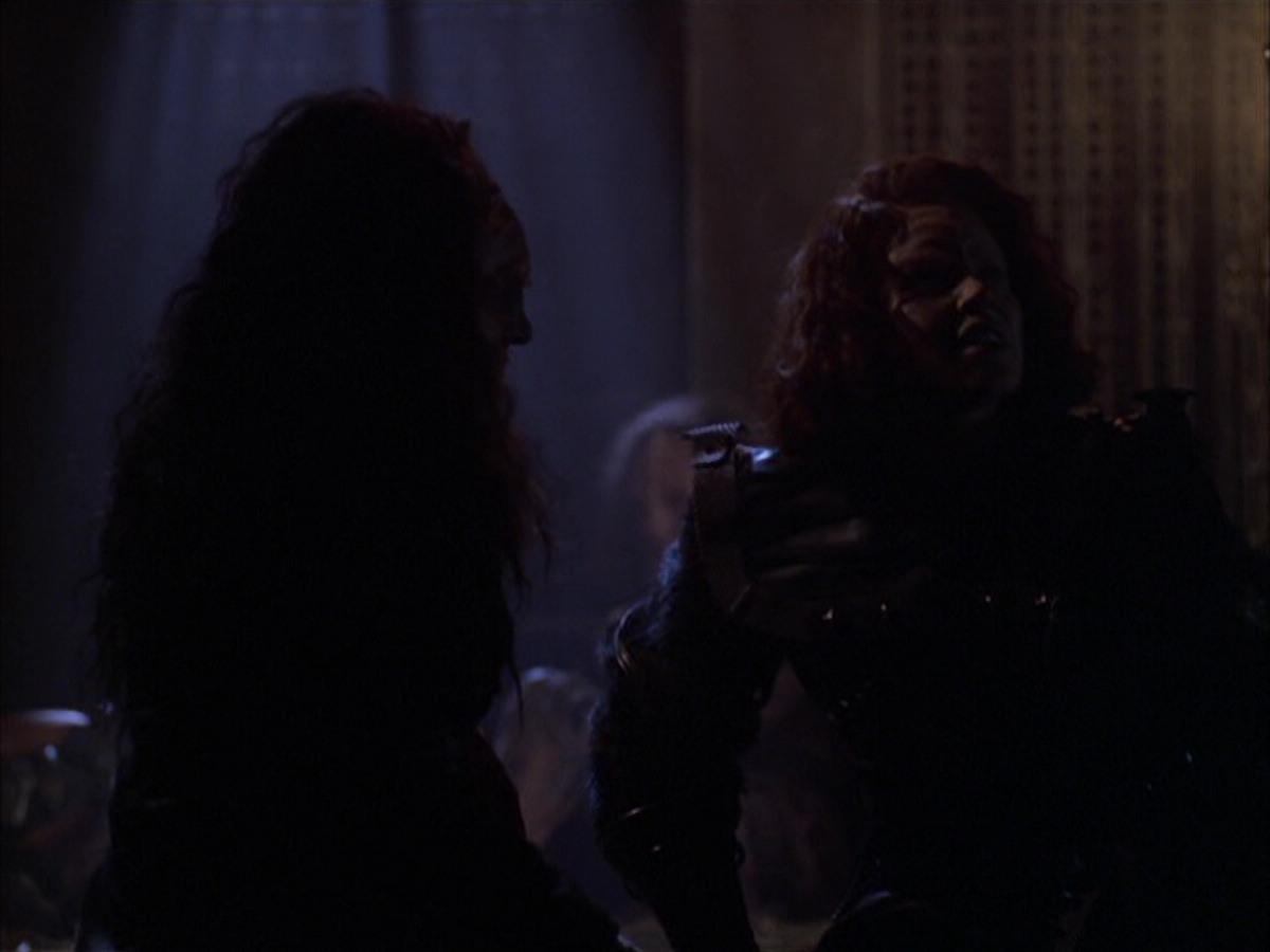extant_StarTrek_VOY_6x03-BargeOfTheDead_02752.jpg