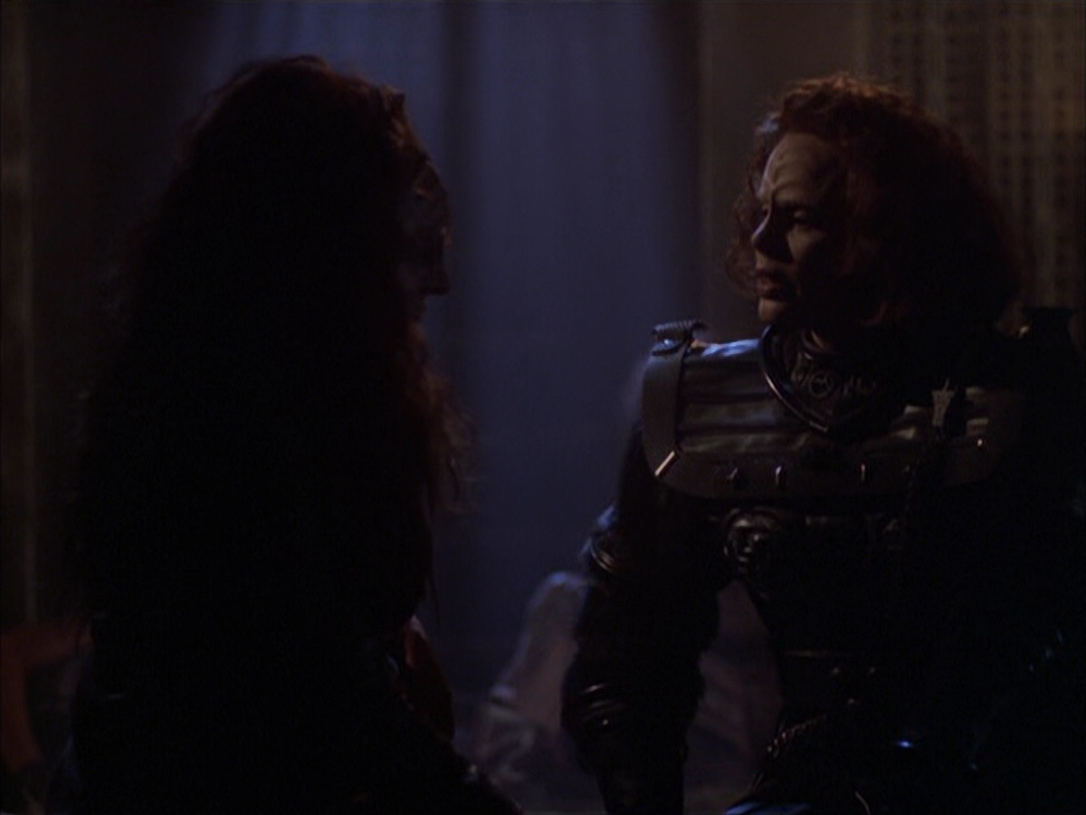 extant_StarTrek_VOY_6x03-BargeOfTheDead_02764.jpg