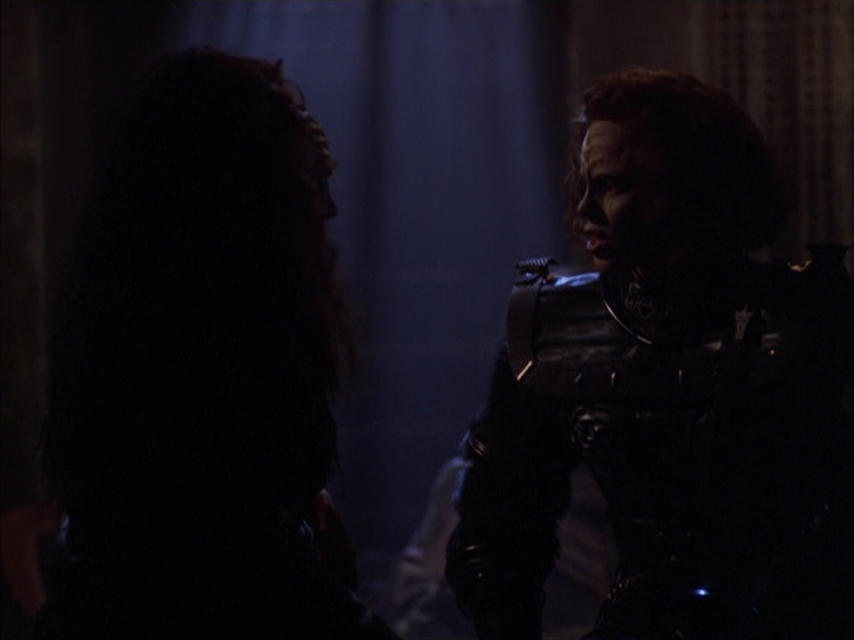 extant_StarTrek_VOY_6x03-BargeOfTheDead_02766.jpg