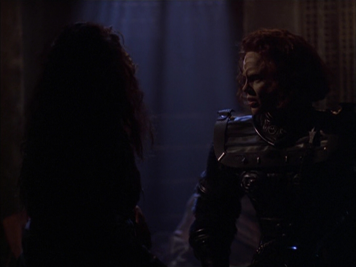 extant_StarTrek_VOY_6x03-BargeOfTheDead_02767.jpg