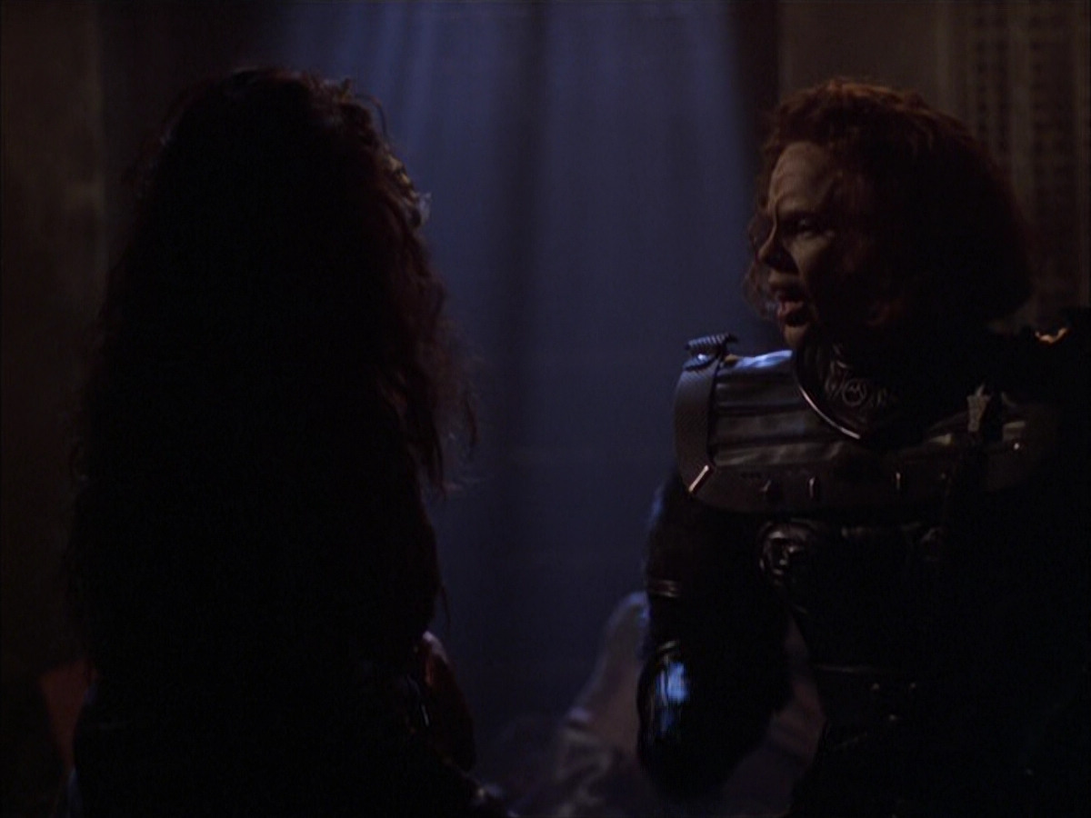 extant_StarTrek_VOY_6x03-BargeOfTheDead_02769.jpg