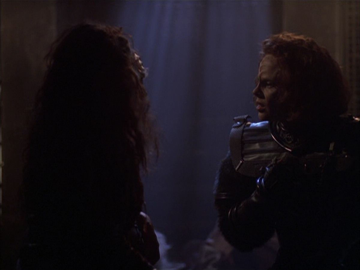 extant_StarTrek_VOY_6x03-BargeOfTheDead_02776.jpg