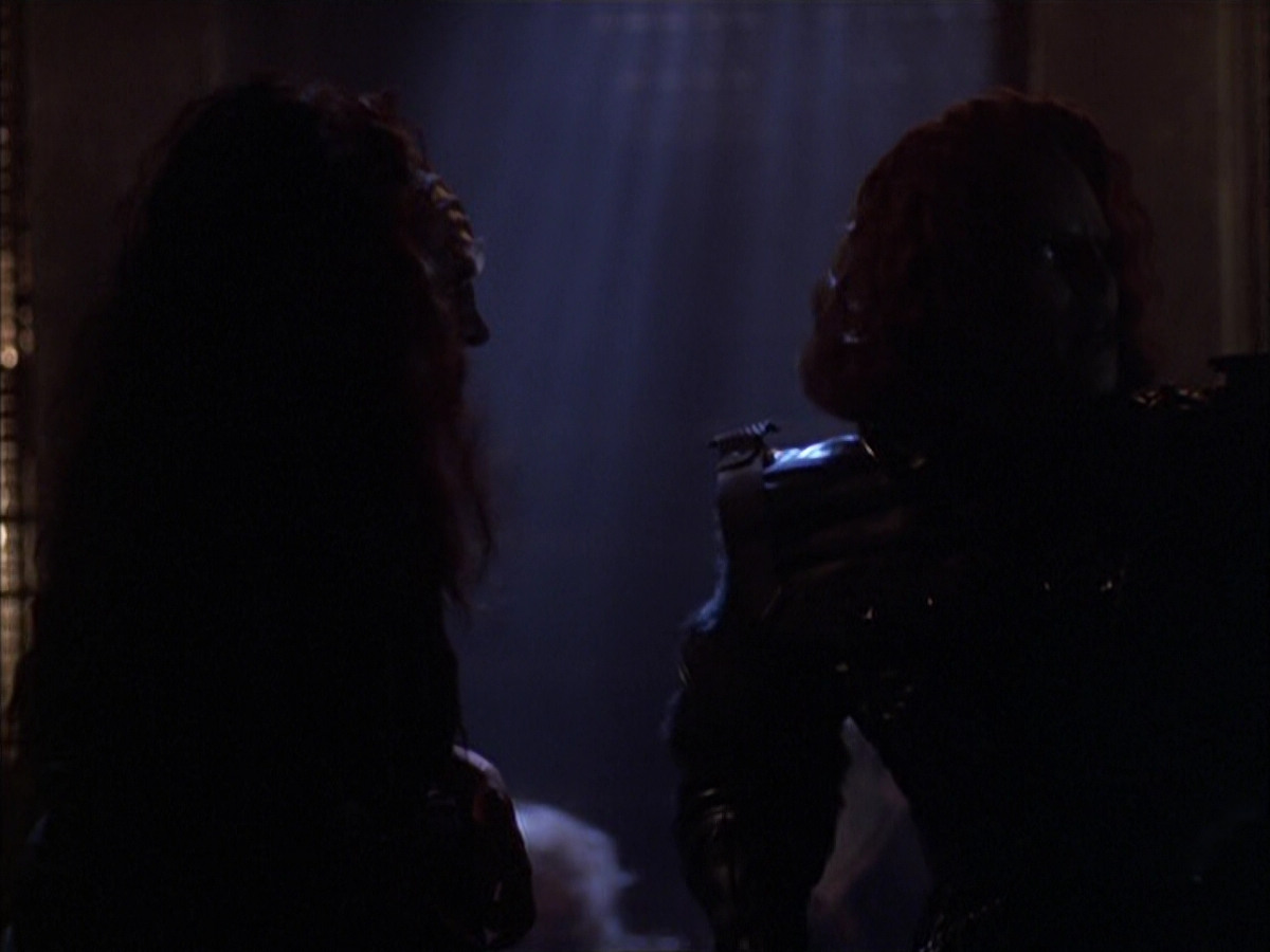 extant_StarTrek_VOY_6x03-BargeOfTheDead_02781.jpg