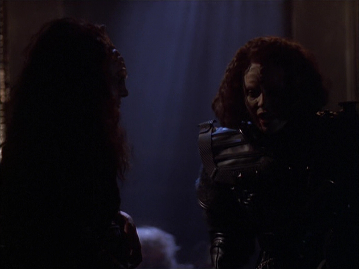 extant_StarTrek_VOY_6x03-BargeOfTheDead_02783.jpg