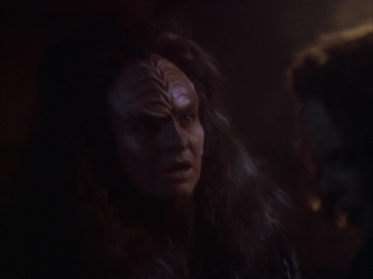extant_StarTrek_VOY_6x03-BargeOfTheDead_02785.jpg