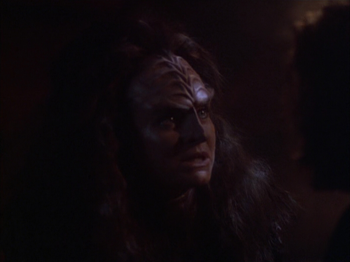 extant_StarTrek_VOY_6x03-BargeOfTheDead_02788.jpg
