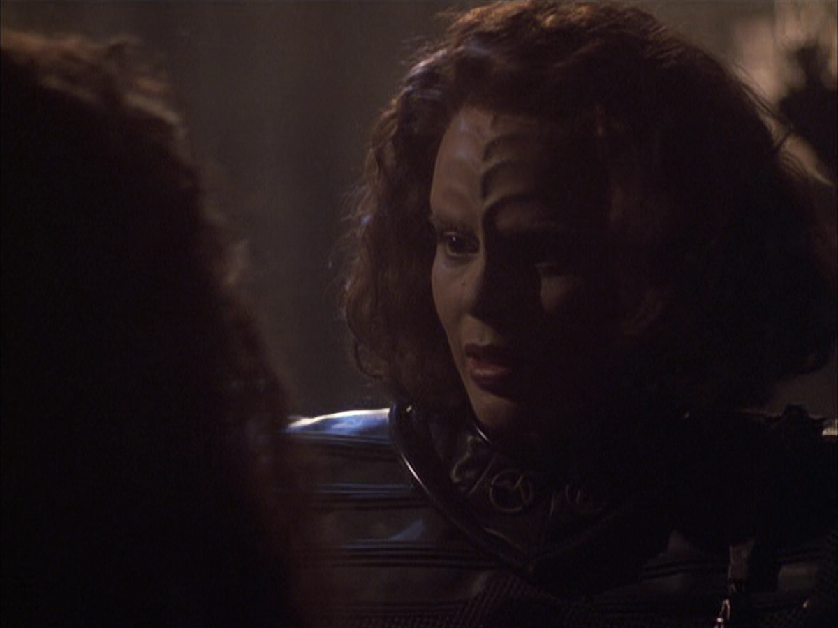 extant_StarTrek_VOY_6x03-BargeOfTheDead_02792.jpg