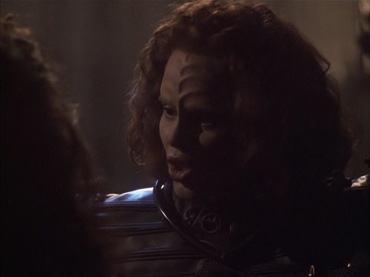 extant_StarTrek_VOY_6x03-BargeOfTheDead_02798.jpg