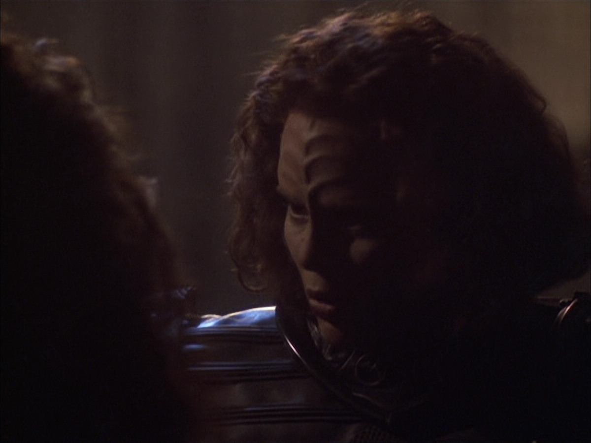 extant_StarTrek_VOY_6x03-BargeOfTheDead_02801.jpg