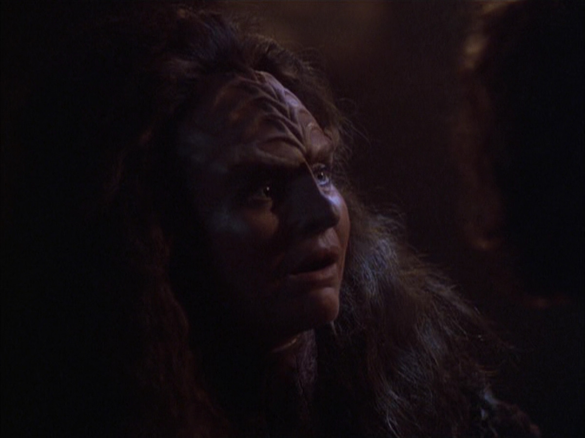 extant_StarTrek_VOY_6x03-BargeOfTheDead_02804.jpg