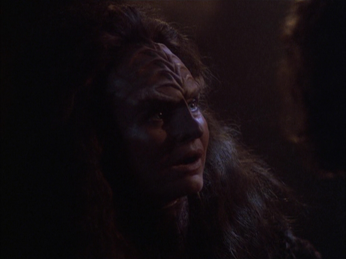extant_StarTrek_VOY_6x03-BargeOfTheDead_02805.jpg