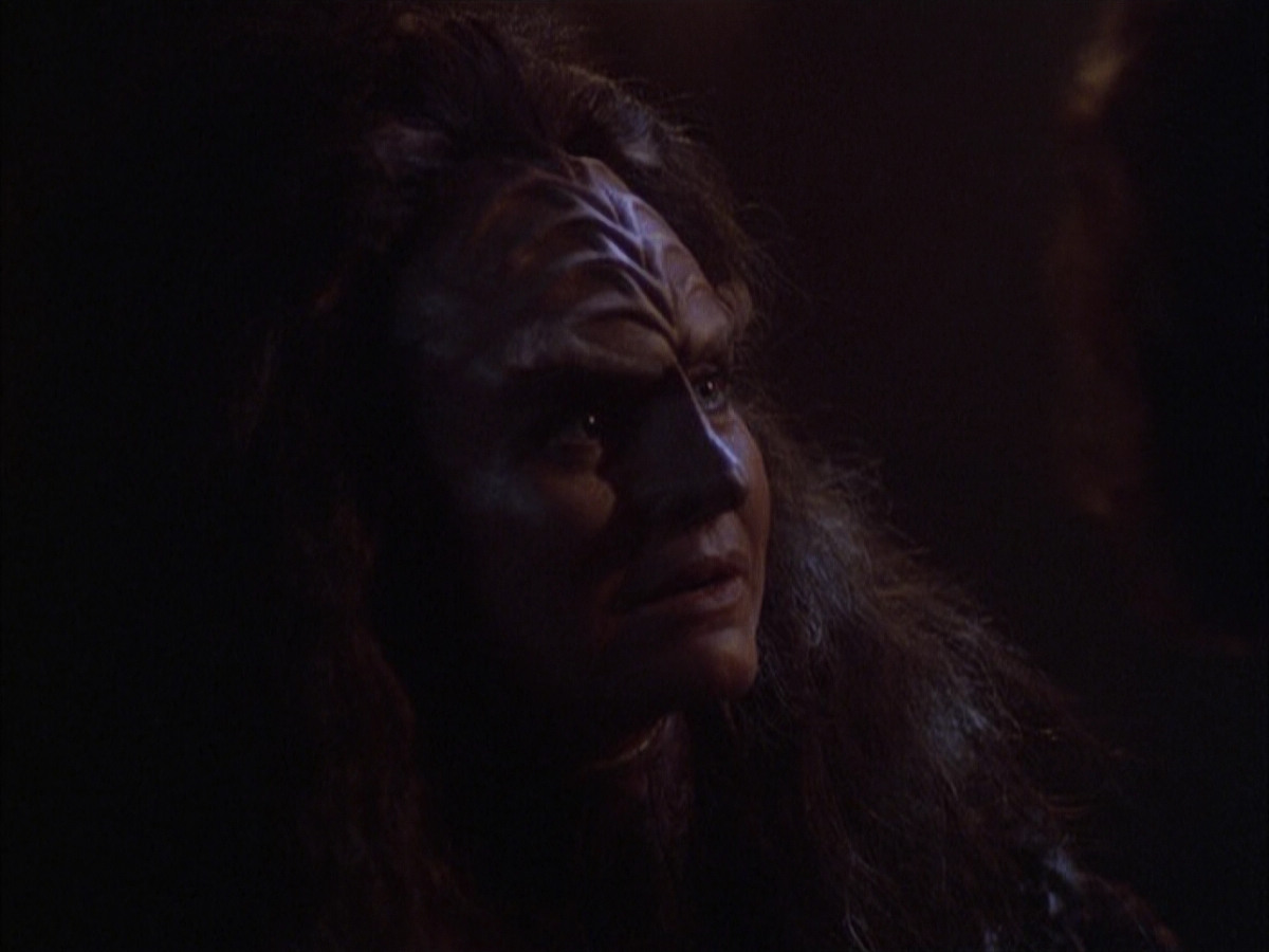 extant_StarTrek_VOY_6x03-BargeOfTheDead_02806.jpg