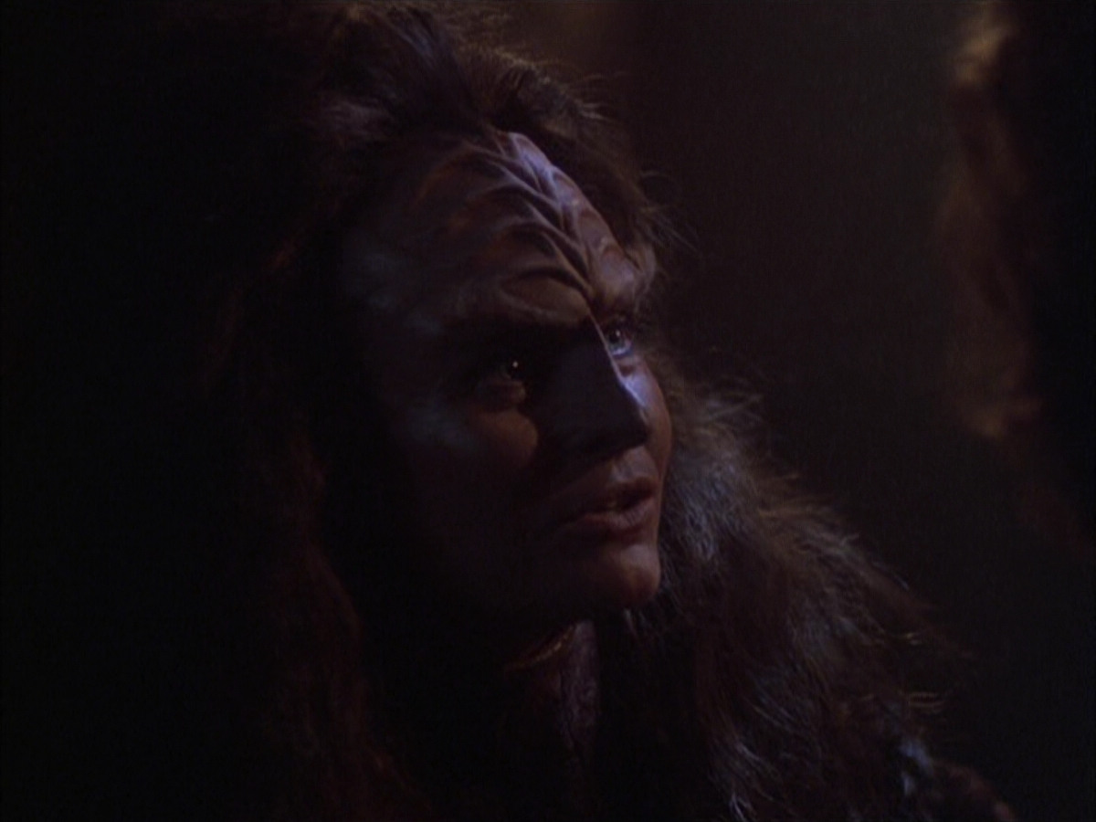 extant_StarTrek_VOY_6x03-BargeOfTheDead_02809.jpg