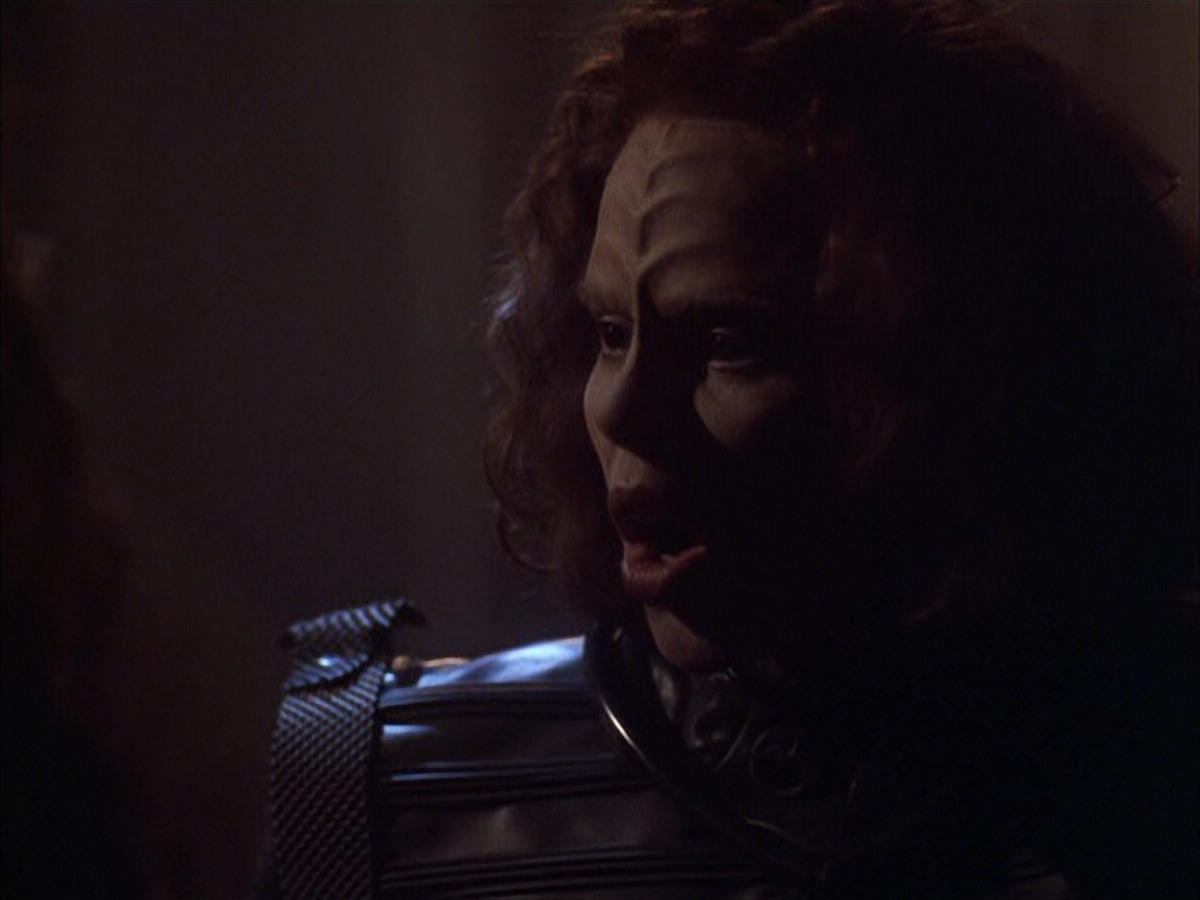 extant_StarTrek_VOY_6x03-BargeOfTheDead_02814.jpg