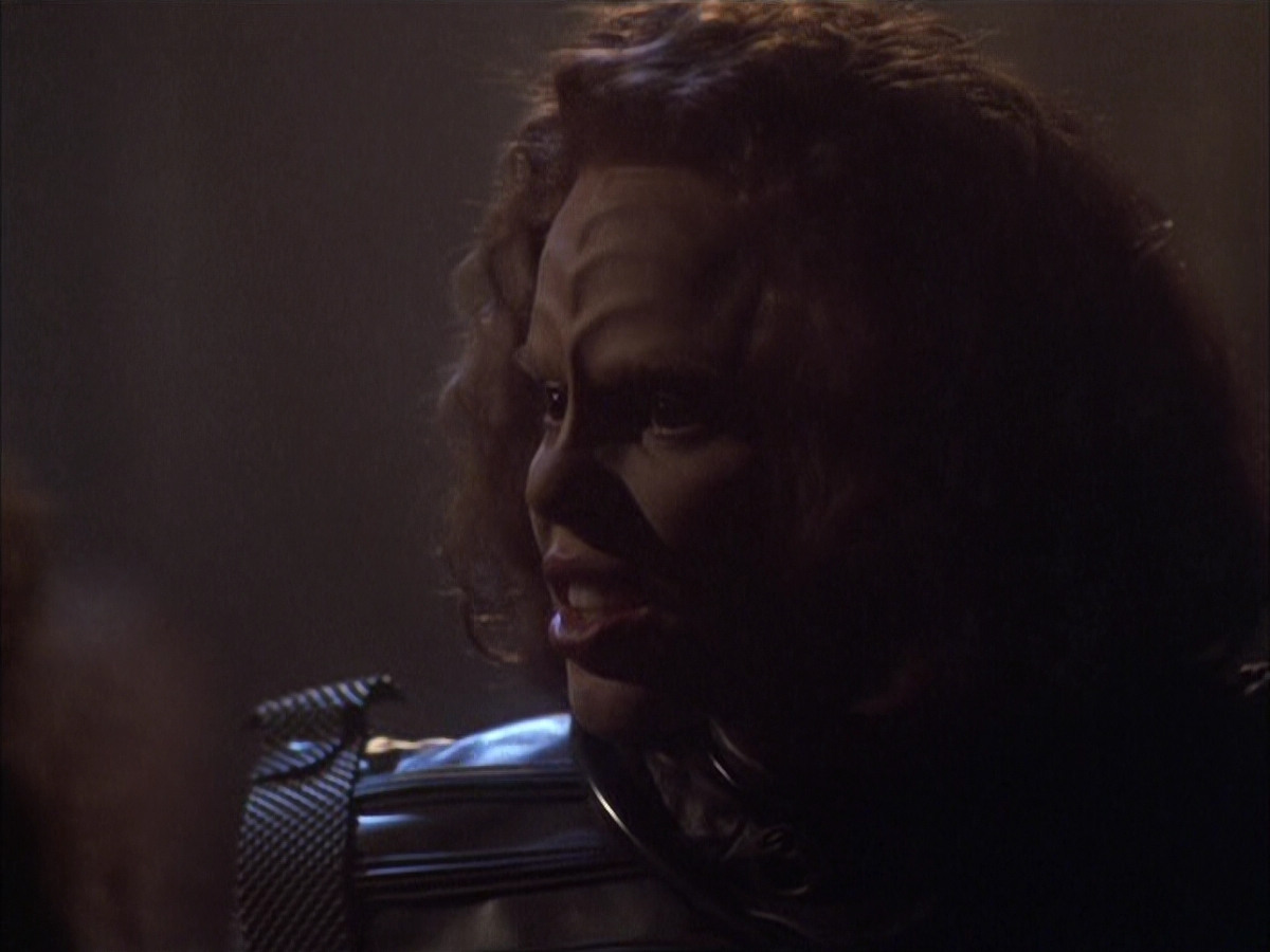 extant_StarTrek_VOY_6x03-BargeOfTheDead_02819.jpg