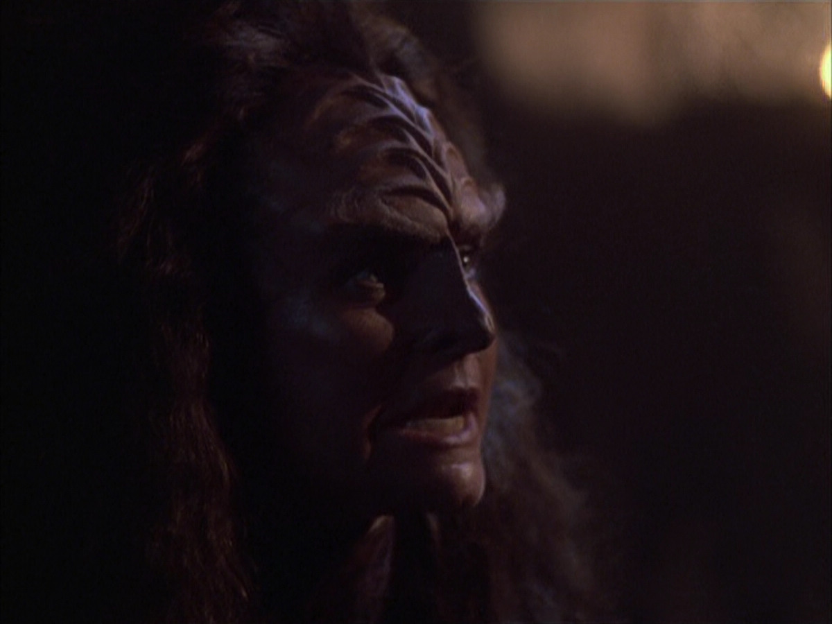 extant_StarTrek_VOY_6x03-BargeOfTheDead_02828.jpg