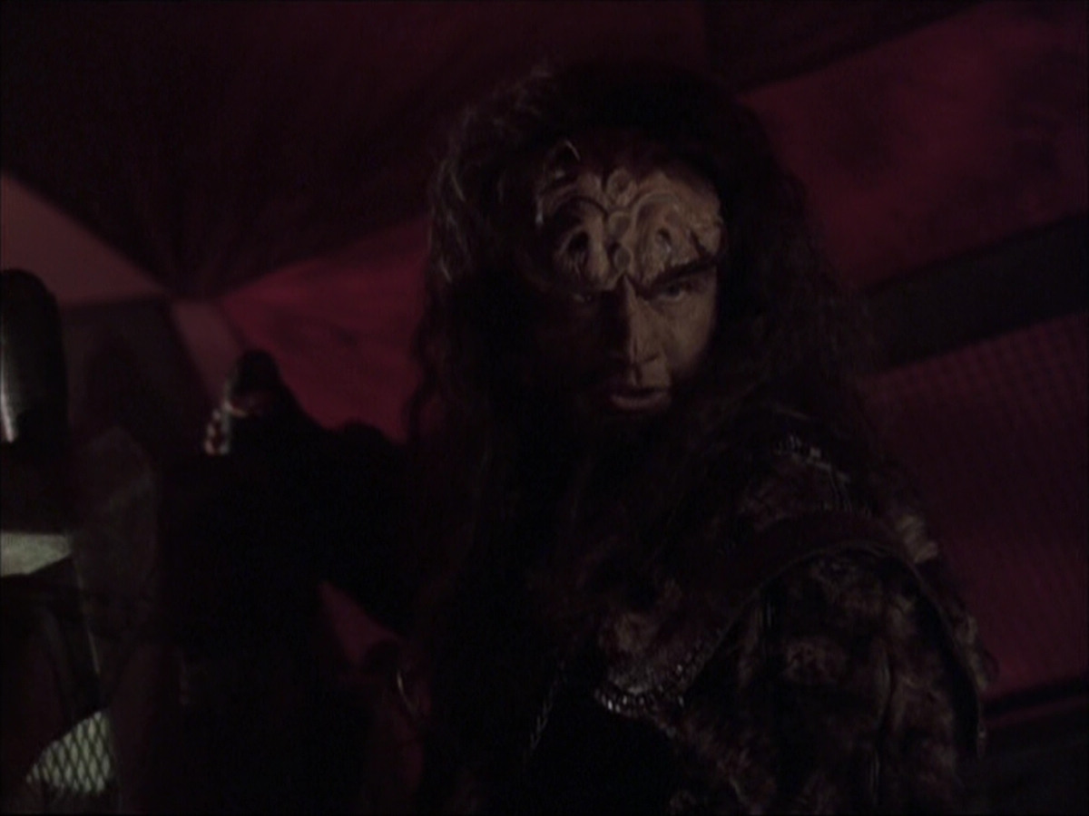 extant_StarTrek_VOY_6x03-BargeOfTheDead_02887.jpg