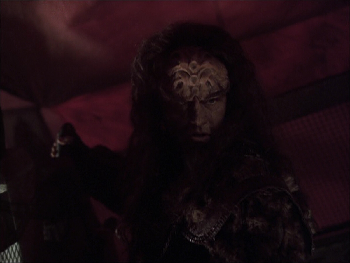 extant_StarTrek_VOY_6x03-BargeOfTheDead_02888.jpg