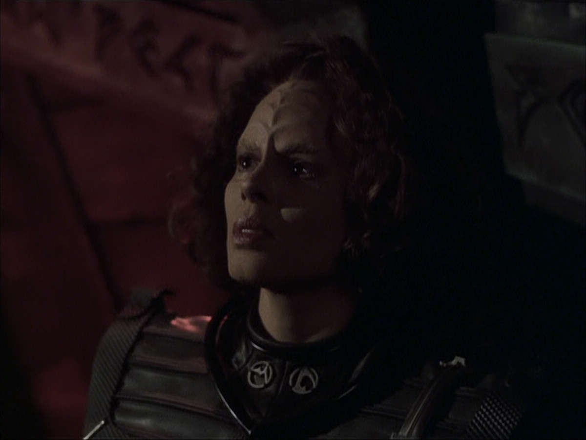 extant_StarTrek_VOY_6x03-BargeOfTheDead_02889.jpg