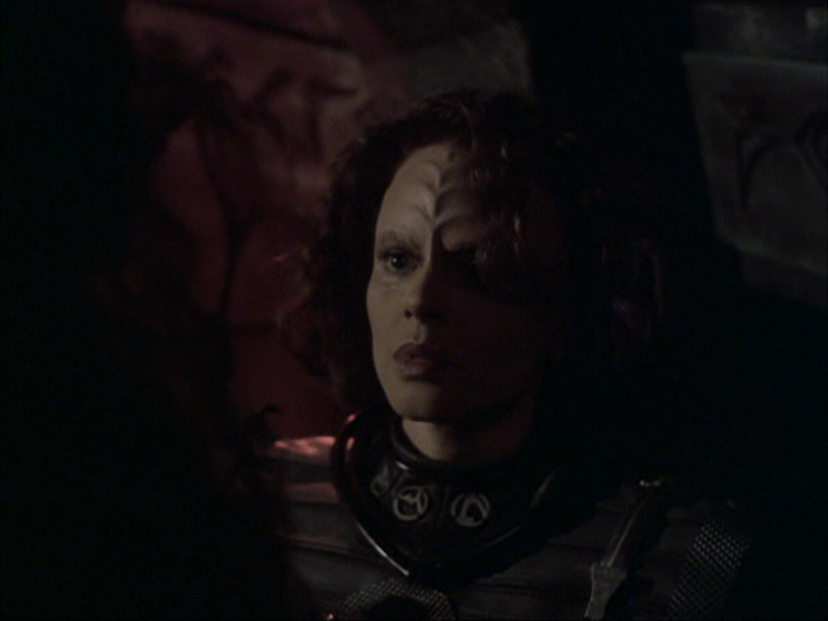 extant_StarTrek_VOY_6x03-BargeOfTheDead_02912.jpg