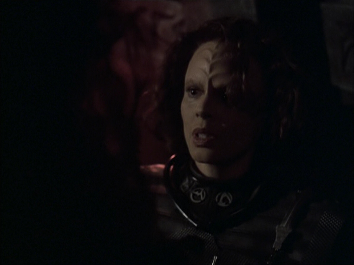 extant_StarTrek_VOY_6x03-BargeOfTheDead_02915.jpg
