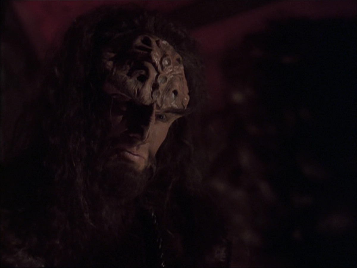 extant_StarTrek_VOY_6x03-BargeOfTheDead_02919.jpg